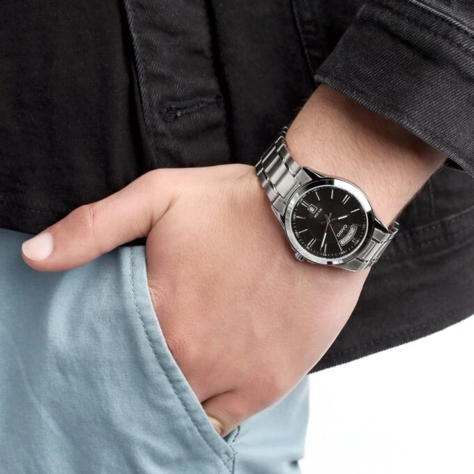 Montre Homme Casio - MTP-1381D-1AVDF - Bracelet en Acier Inoxydable - Affichage analogique - Résistant à l'eau