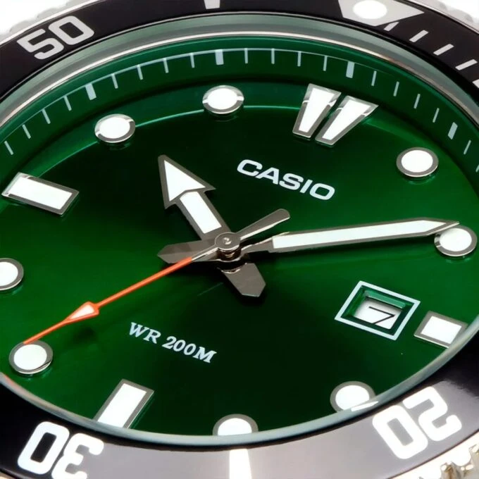 Montre Classique Homme Casio MDV-107D-3A2VDF - Acier Inoxydable, Quartz, Étanche 200m, Bracelet Métal - Argenté - Référence MDV-107D-3A2VDF