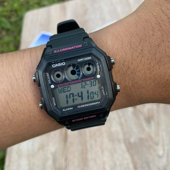 Montre Homme Casio - AE-1300WH-1A2VDF - Heure Mondiale 29 Fuseaux, Chronomètre, Minuterie, Alarme - Résine - Noir