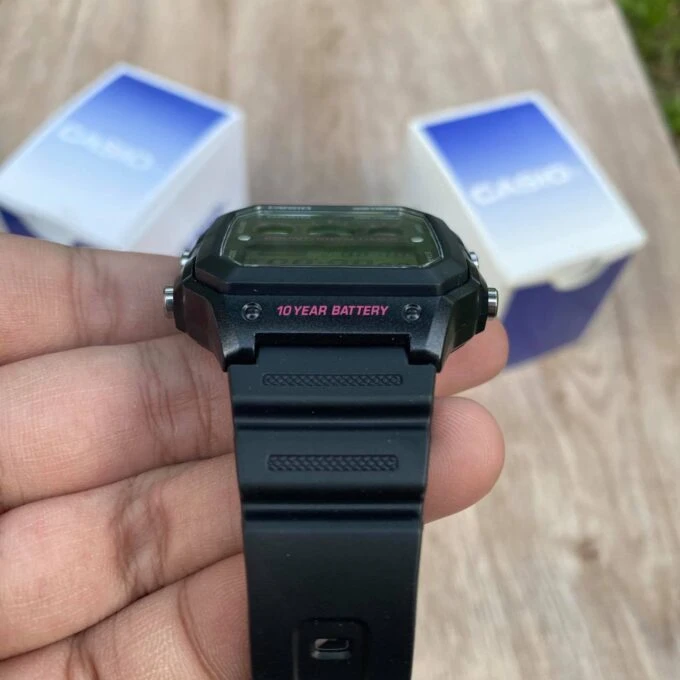 Montre Homme Casio - AE-1300WH-1A2VDF - Heure Mondiale 29 Fuseaux, Chronomètre, Minuterie, Alarme - Résine - Noir