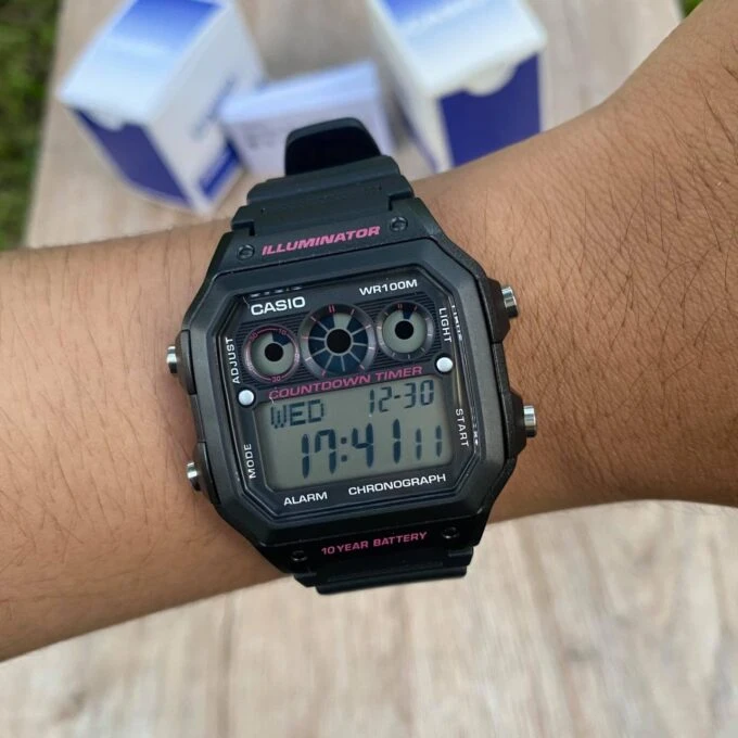 Montre Homme Casio - AE-1300WH-1A2VDF - Heure Mondiale 29 Fuseaux, Chronomètre, Minuterie, Alarme - Résine - Noir