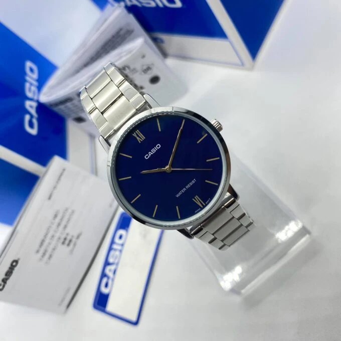 Montre CASIO Femme -LTP-VT01D-2BUDF - Bracelet Gris En Acier Inoxydable - Résistante à l'eau - 12 Mois De Garantie