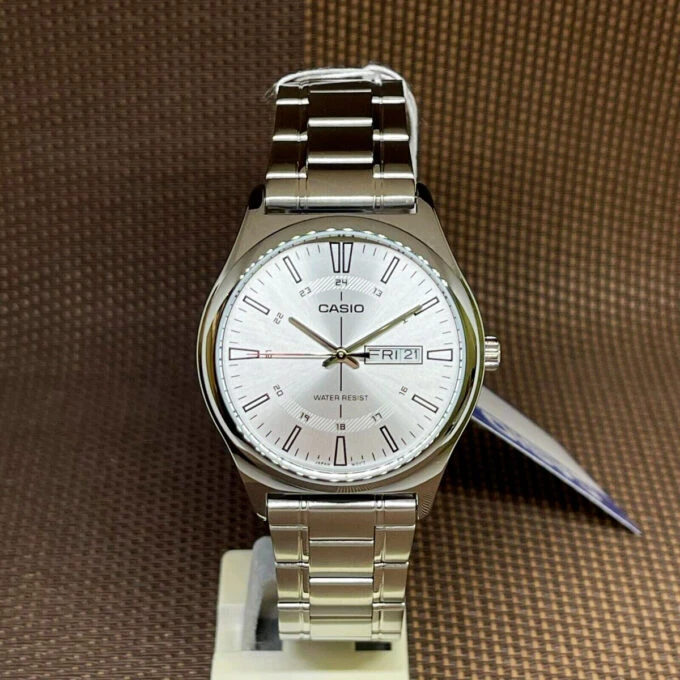 Montre Classique - Casio - Homme - Design Élégant, Bracelet Acier Inoxydable, Cadran Blanc, Résistante à lEau - Métal - Argenté - Référence MTP-V006D-7CUDF