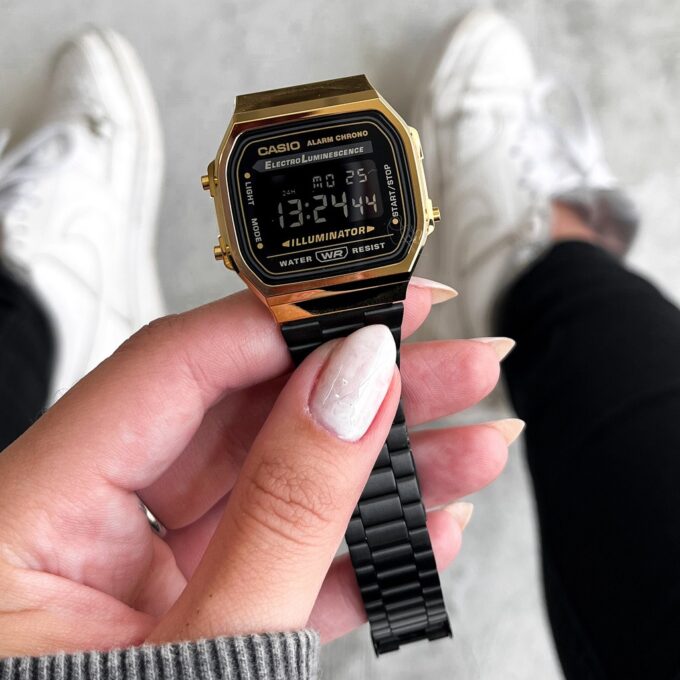 Montre CASIO Unisexe - Bracelet Noir En Acier Inoxydable - Résistante à l'eau - 12 Mois De Garantie - A168WEGB-1BDF