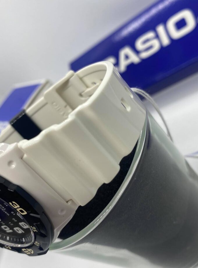 Montre CASIO Homme - Bracelet Blanc En Resine - Cadran Blanc - Résistante à l'eau - 12 Mois De Garantie - MRW-200HC-7BVDF