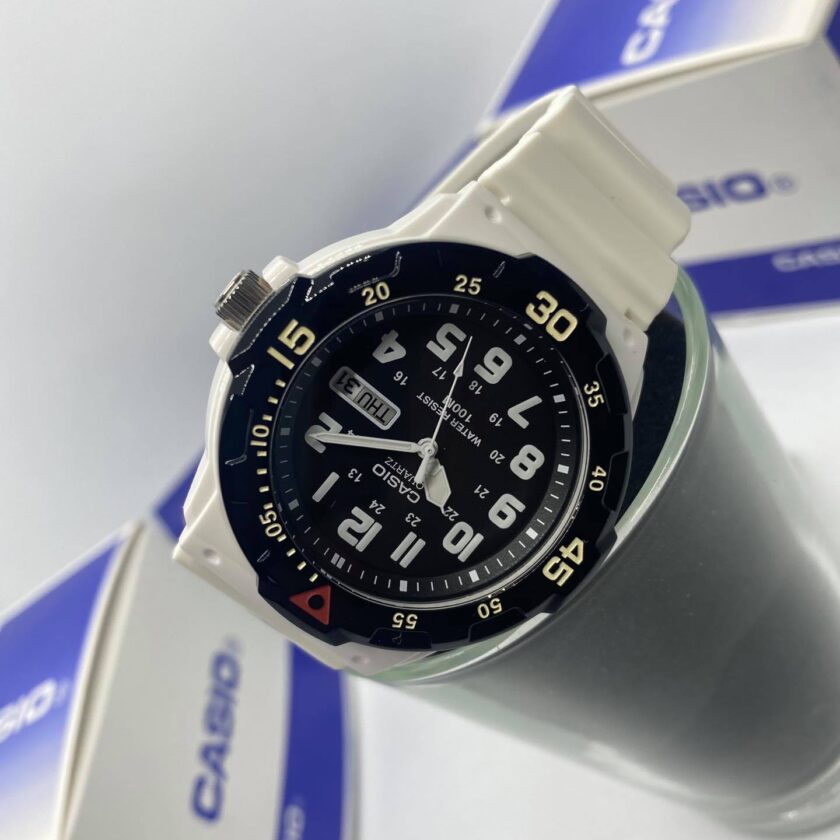 montre casio homme bracelet blanc en resine cadran blanc résistante à l'eau 12 mois de garantie mrw 200hc 7bvdf