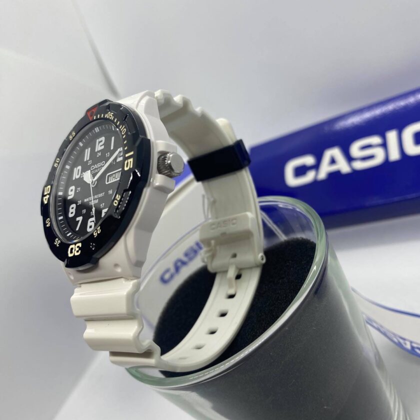 montre casio homme bracelet blanc en resine cadran blanc résistante à l'eau 12 mois de garantie mrw 200hc 7bvdf