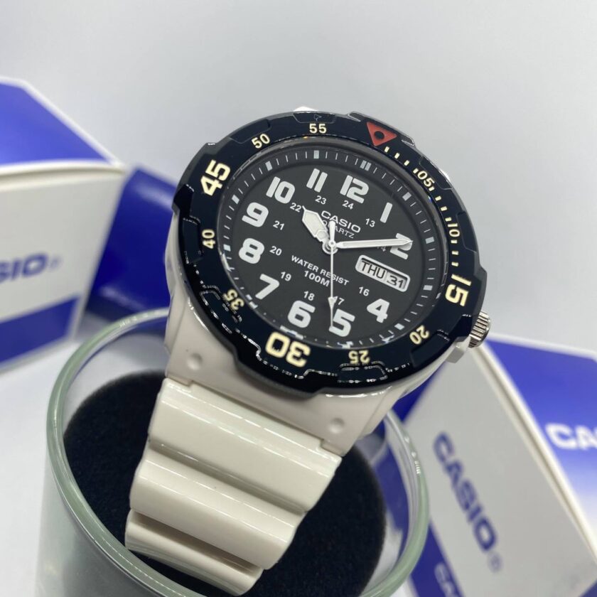 montre casio homme bracelet blanc en resine cadran blanc résistante à l'eau 12 mois de garantie mrw 200hc 7bvdf