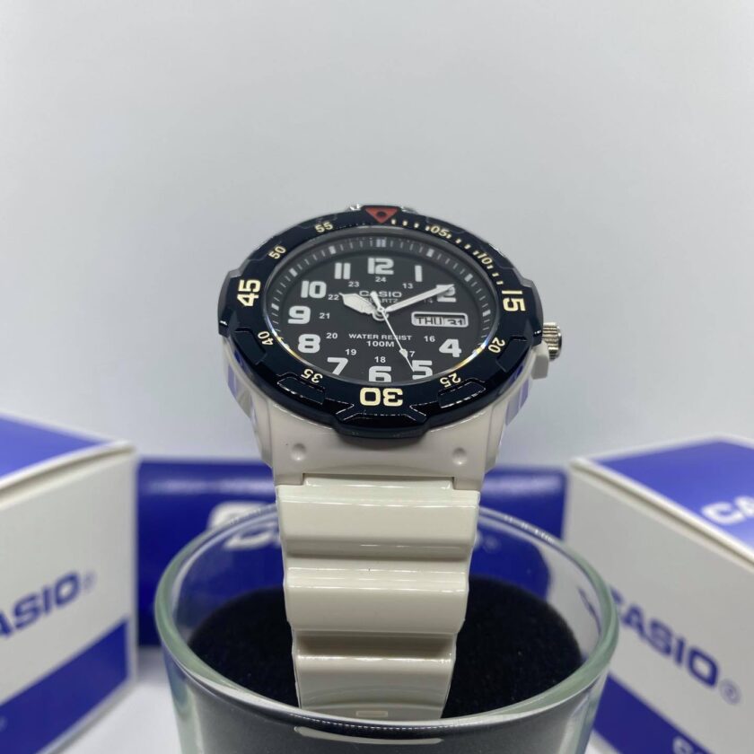 montre casio homme bracelet blanc en resine cadran blanc résistante à l'eau 12 mois de garantie mrw 200hc 7bvdf