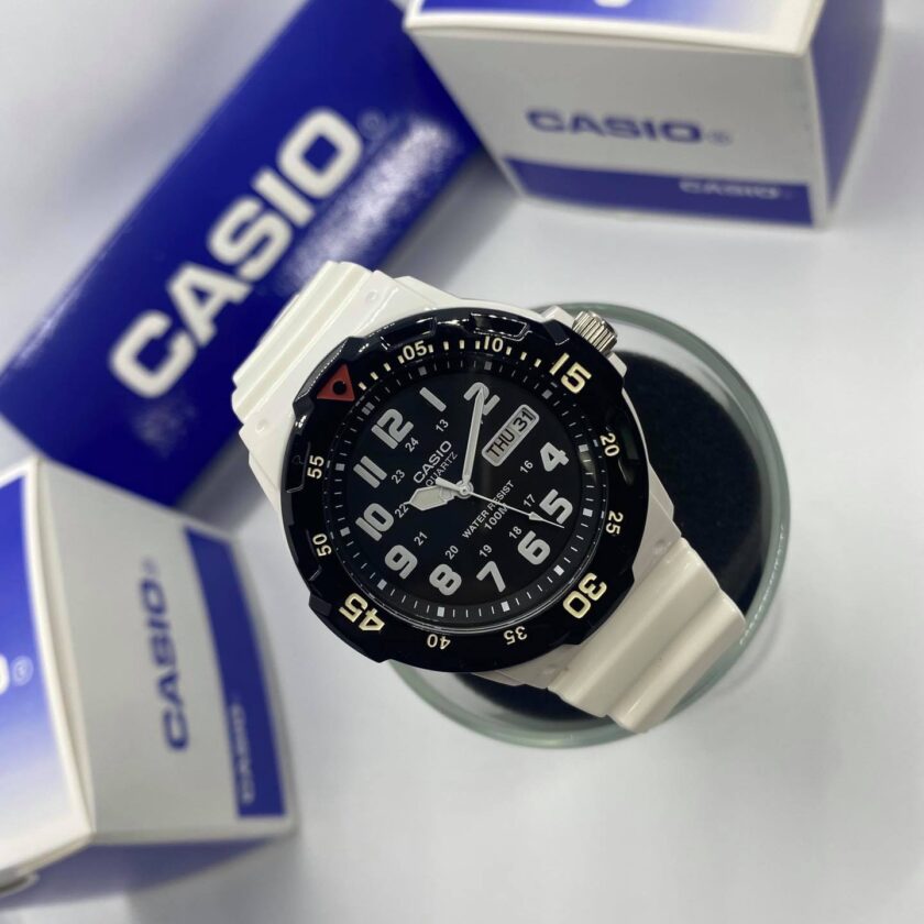 montre casio homme bracelet blanc en resine cadran blanc résistante à l'eau 12 mois de garantie mrw 200hc 7bvdf