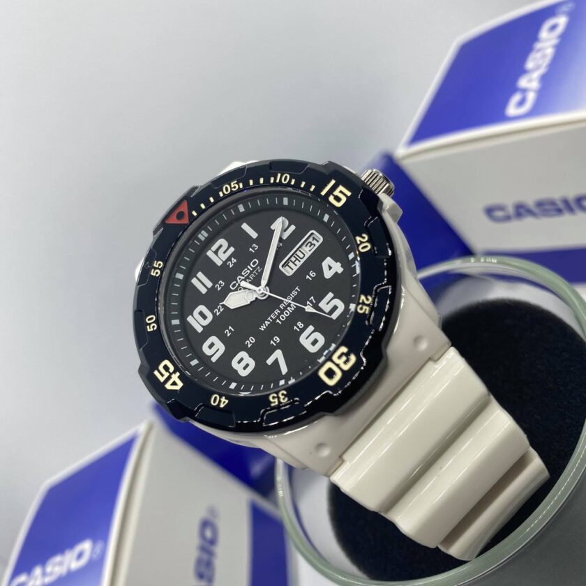 montre casio homme bracelet blanc en resine cadran blanc résistante à l'eau 12 mois de garantie mrw 200hc 7bvdf