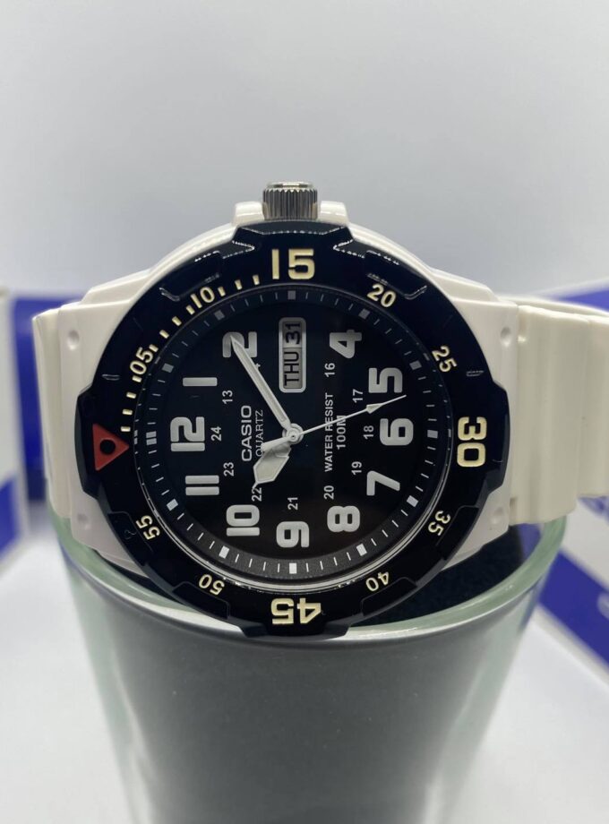 Montre CASIO Homme - Bracelet Blanc En Resine - Cadran Blanc - Résistante à l'eau - 12 Mois De Garantie - MRW-200HC-7BVDF