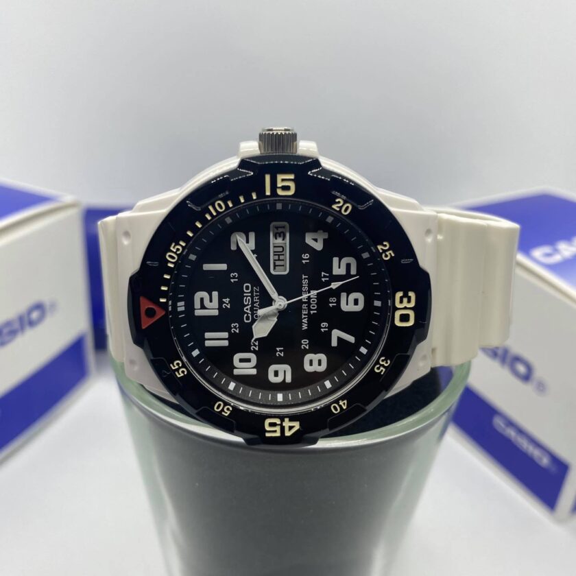 montre casio homme bracelet blanc en resine cadran blanc résistante à l'eau 12 mois de garantie mrw 200hc 7bvdf