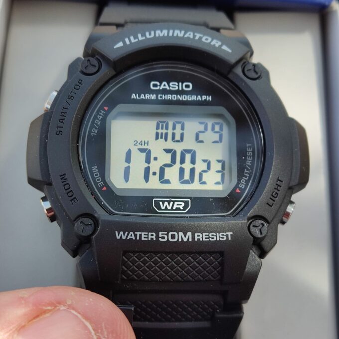 montre casio homme bracelet noir en resine boitier en resine résistante à l'eau 12 mois de garantie w 219h 1avdf