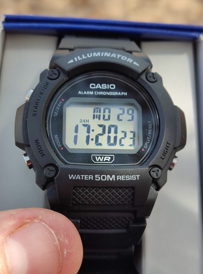 montre casio homme bracelet noir en resine boitier en resine résistante à l'eau 12 mois de garantie w 219h 1avdf
