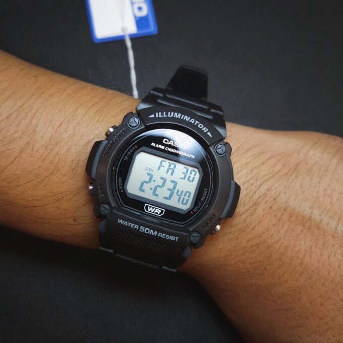 Montre CASIO Homme - Bracelet Noir En Resine - Boitier En Resine - Résistante à l'eau - 12 Mois De Garantie - W-219H-1AVDF