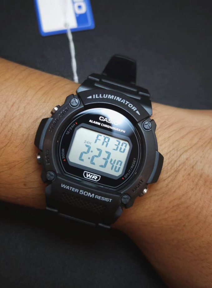 Montre CASIO Homme - Bracelet Noir En Resine - Boitier En Resine - Résistante à l'eau - 12 Mois De Garantie - W-219H-1AVDF