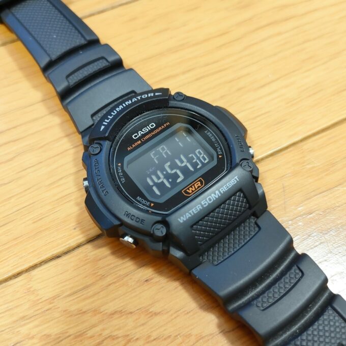 Montre CASIO Homme - W-219H-8BVDF - Bracelet Noir En Resine - Boitier En Resine - Résistante à l'eau - 12 Mois De Garantie