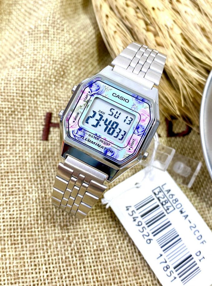 Montre CASIO Femme - Bracelet Gris En Acier Inoxydable - Cadran Gris - Résistante à l'eau - 12 Mois De Garantie - LA680WA-2CDF