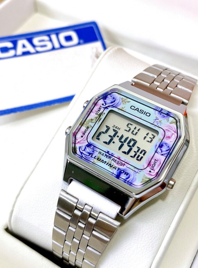 Montre CASIO Femme - Bracelet Gris En Acier Inoxydable - Cadran Gris - Résistante à l'eau - 12 Mois De Garantie - LA680WA-2CDF