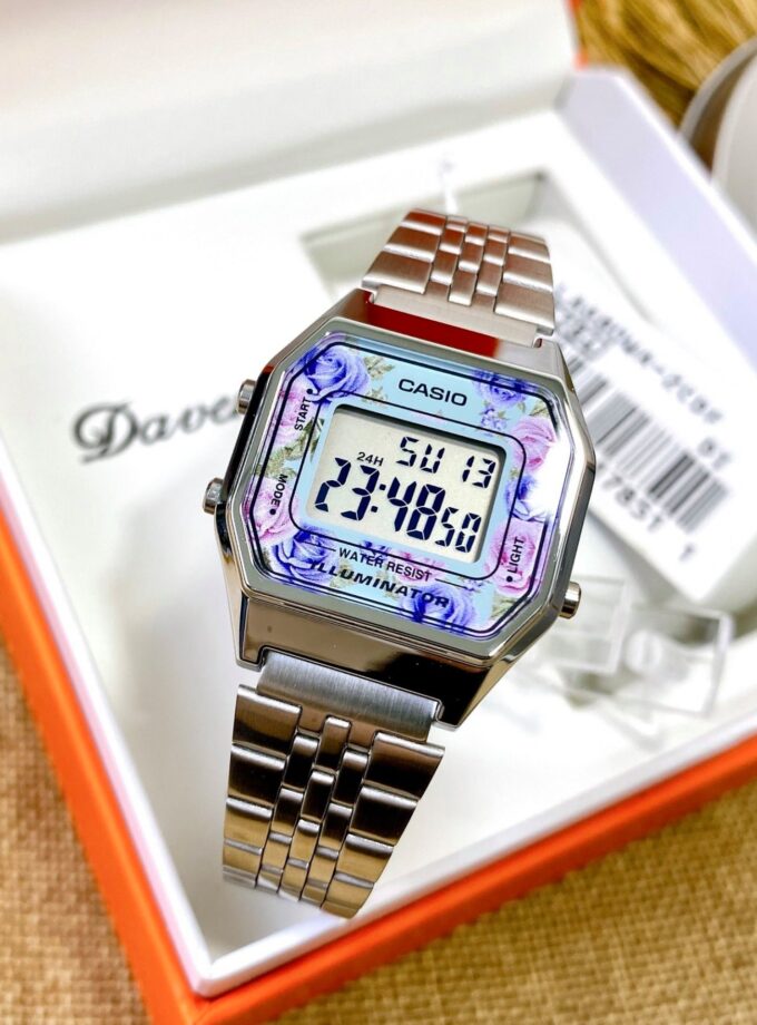 Montre CASIO Femme - Bracelet Gris En Acier Inoxydable - Cadran Gris - Résistante à l'eau - 12 Mois De Garantie - LA680WA-2CDF