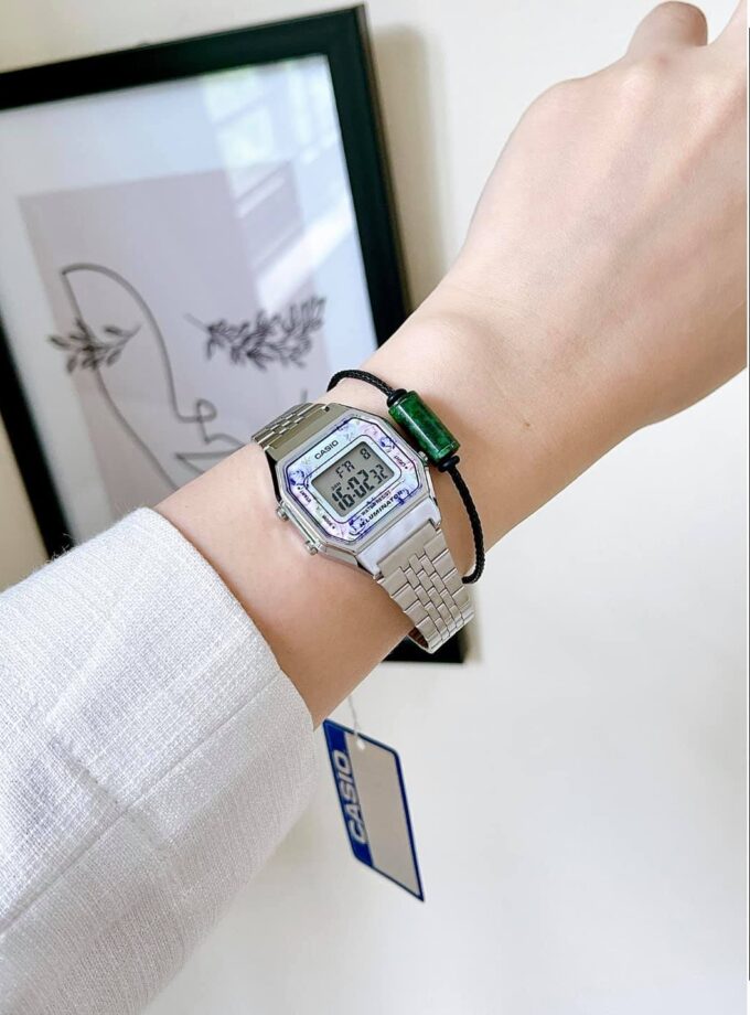 Montre CASIO Femme - Bracelet Gris En Acier Inoxydable - Cadran Gris - Résistante à l'eau - 12 Mois De Garantie - LA680WA-2CDF