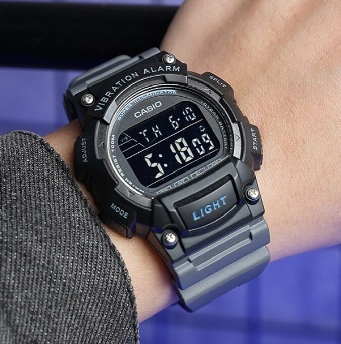 Montre Homme - Casio - Digital, Alarme Vibration, Étanche 100M, LED, Longue Autonomie - Résine - Noir - W-736H-8BVDF