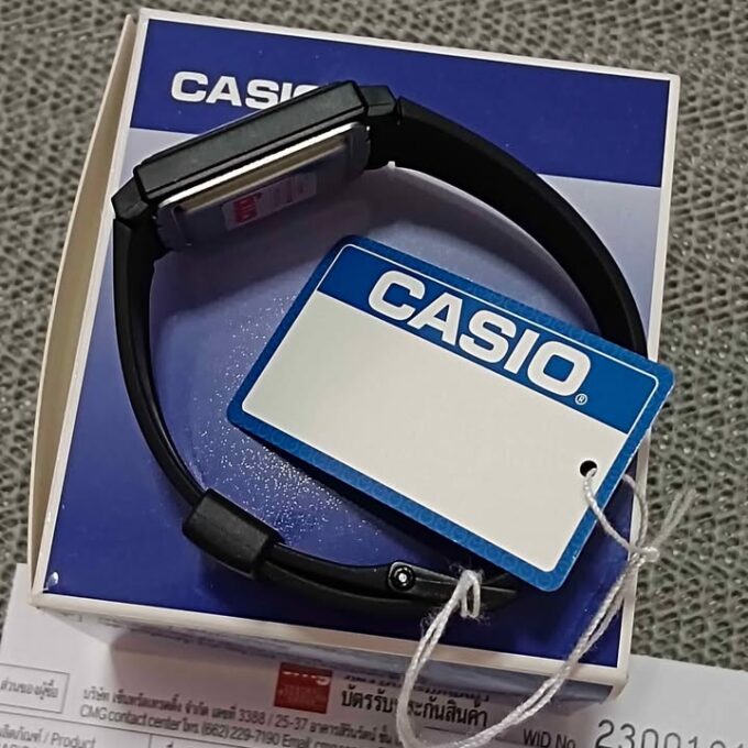 Montre Classique Casio Jeunesse MQ-38-2ADF - Résine, Résistante à l’eau, 3 ans d’autonomie, Légère 19g - Noir