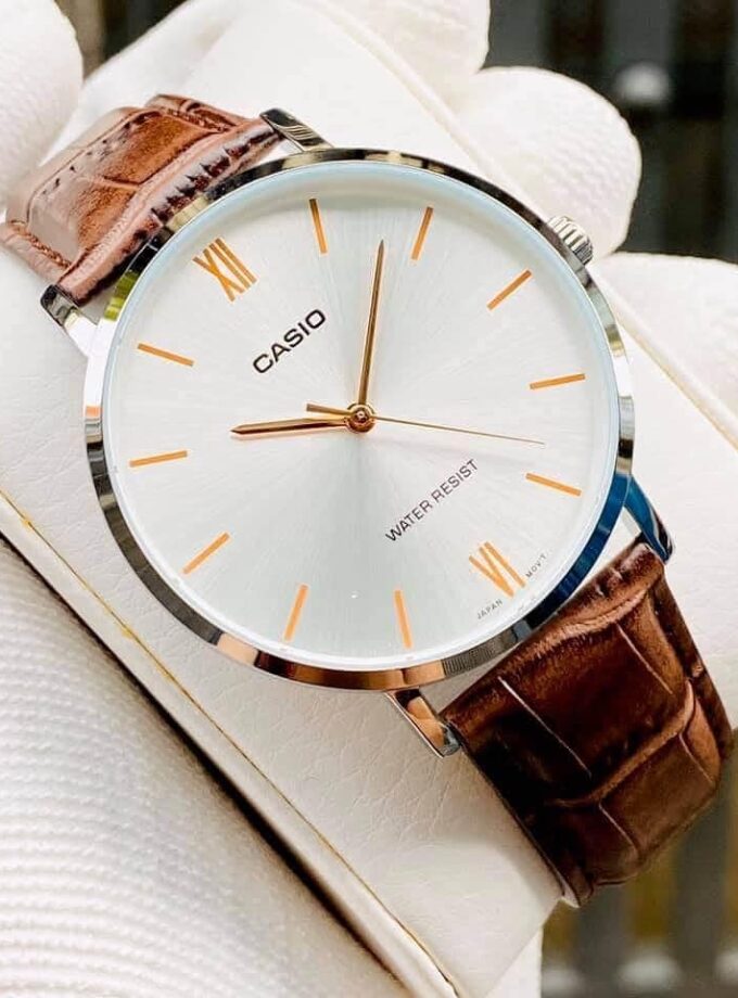 Montre Homme Casio MTP-VT01L-7B2UDF - Analogique, Résistante à leau, Bracelet Cuir Marron, Boîtier 46mm, Autonomie 3 ans