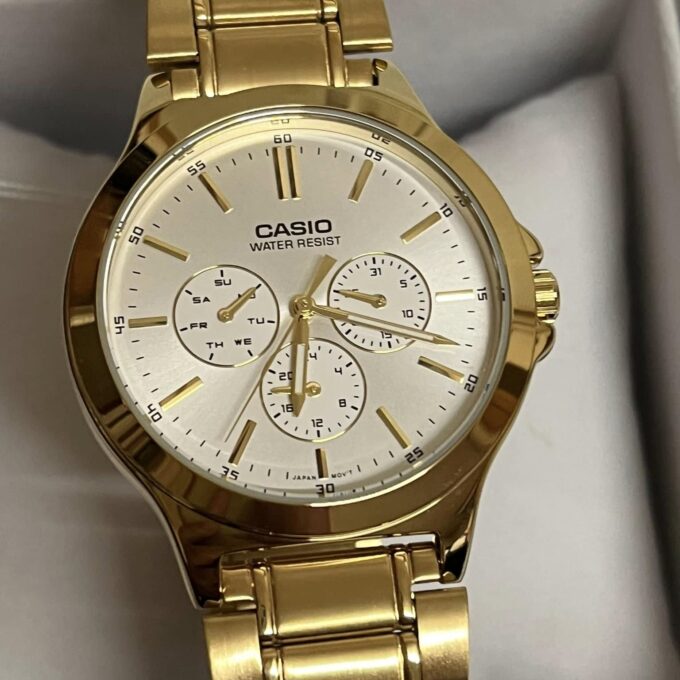 Montre CASIO Homme - Bracelet DoRée En Acier Inoxydable - Cadran Blanc - 12 Mois De Garantie - MTP-V300G-7AUDF
