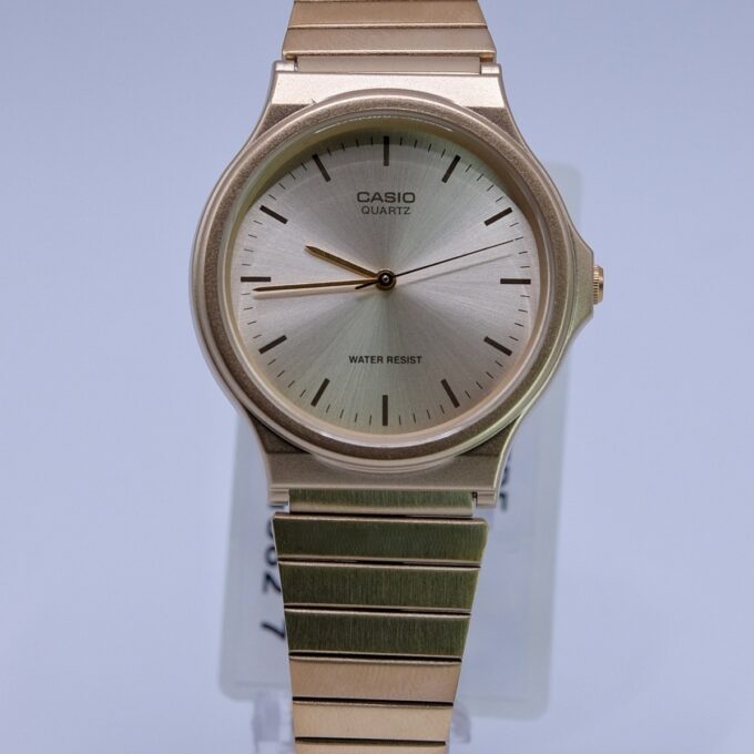 Montre CASIO Unisexe - MQ-24G-9EDF Bracelet Dorée En Résine - Résistante à l'eau - 12 Mois De Garantie