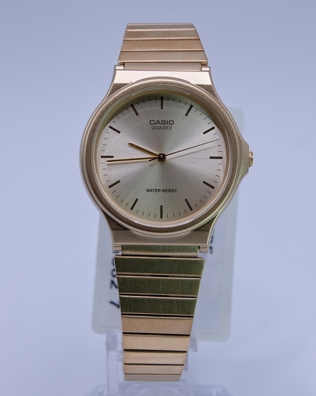 montre-casio-unisexe-mq-24g-9edf-bracelet-doree-en-resine-resistante-a-leau-12-mois-de-garantie-mq-24g-9edf