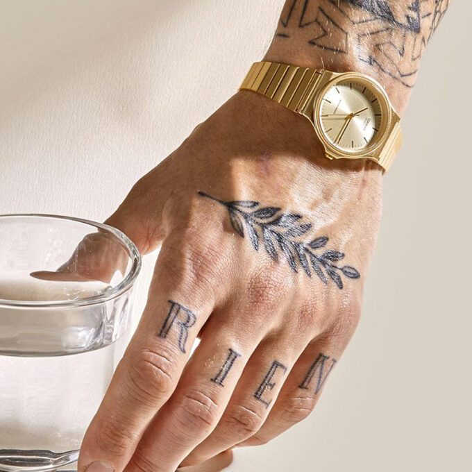 Montre CASIO Unisexe - MQ-24G-9EDF Bracelet Dorée En Résine - Résistante à l'eau - 12 Mois De Garantie