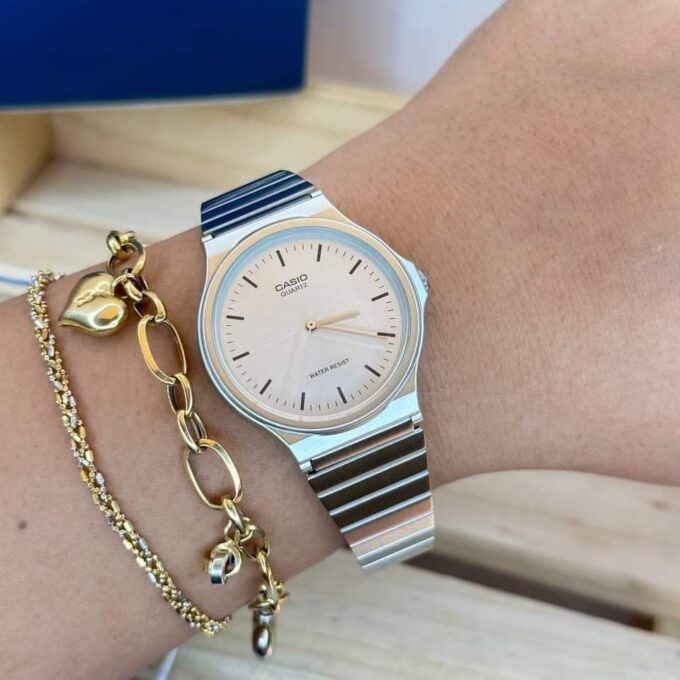 Montre CASIO Unisexe - MQ-24G-9EDF Bracelet Dorée En Résine - Résistante à l'eau - 12 Mois De Garantie