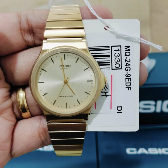 Montre CASIO Unisexe - MQ-24G-9EDF Bracelet Dorée En Résine - Résistante à l'eau - 12 Mois De Garantie