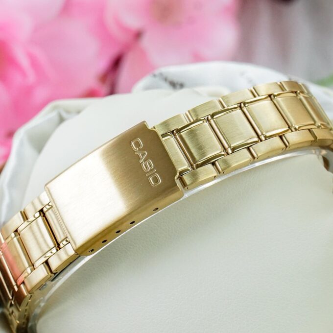 Montre CASIO Femme - Bracelet DoRée En Acier Inoxydable - Cadran Blanc - 12 Mois De Garantie - LTP-V300G-7AUDF