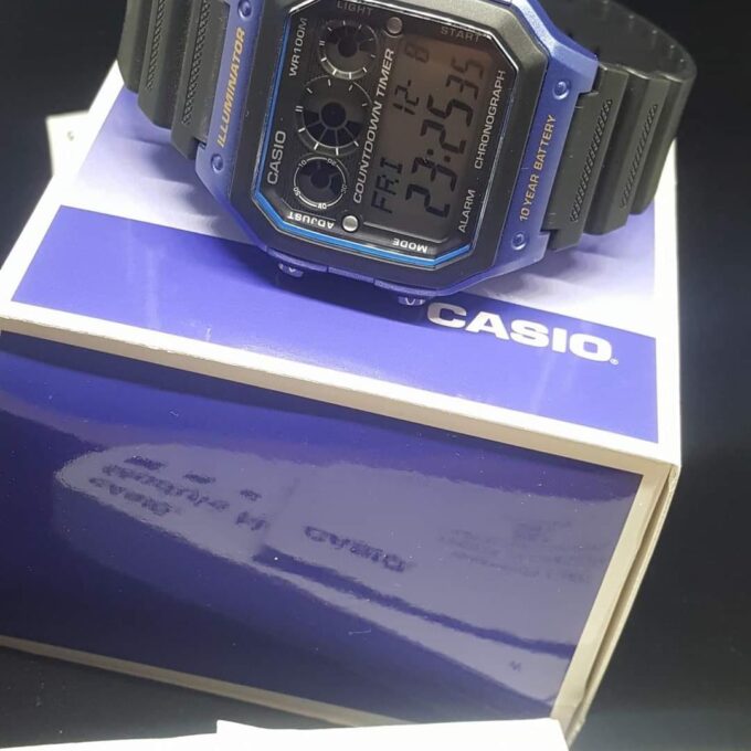 Montre CASIO Homme - AE-1300WH-2AVDF - Bracelet Noir En Résine - Résistante à l'eau - 12 Mois De Garantie