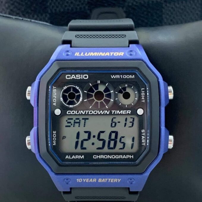 Montre CASIO Homme - AE-1300WH-2AVDF - Bracelet Noir En Résine - Résistante à l'eau - 12 Mois De Garantie