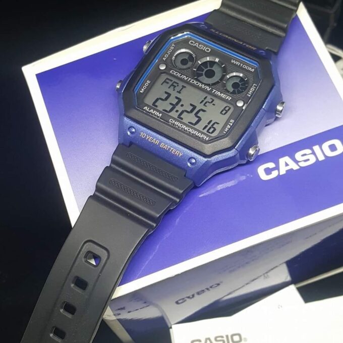 Montre CASIO Homme - AE-1300WH-2AVDF - Bracelet Noir En Résine - Résistante à l'eau - 12 Mois De Garantie