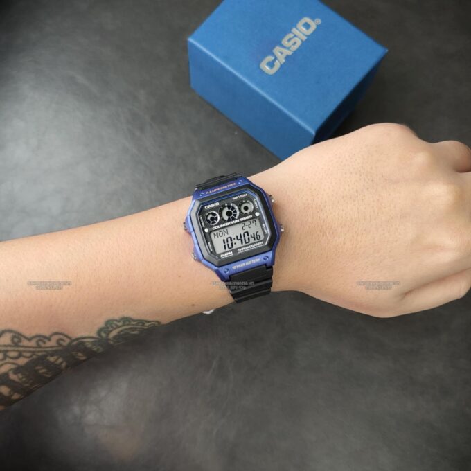 Montre CASIO Homme - AE-1300WH-2AVDF - Bracelet Noir En Résine - Résistante à l'eau - 12 Mois De Garantie