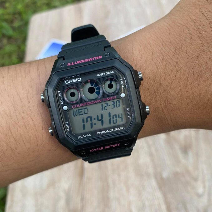 Montre Homme Casio - AE-1300WH-1A2VDF - Heure Mondiale 29 Fuseaux, Chronomètre, Minuterie, Alarme - Résine - Noir