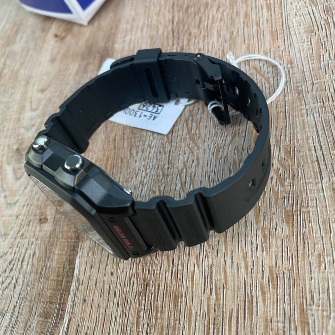 Montre Homme Casio - AE-1300WH-1A2VDF - Heure Mondiale 29 Fuseaux, Chronomètre, Minuterie, Alarme - Résine - Noir