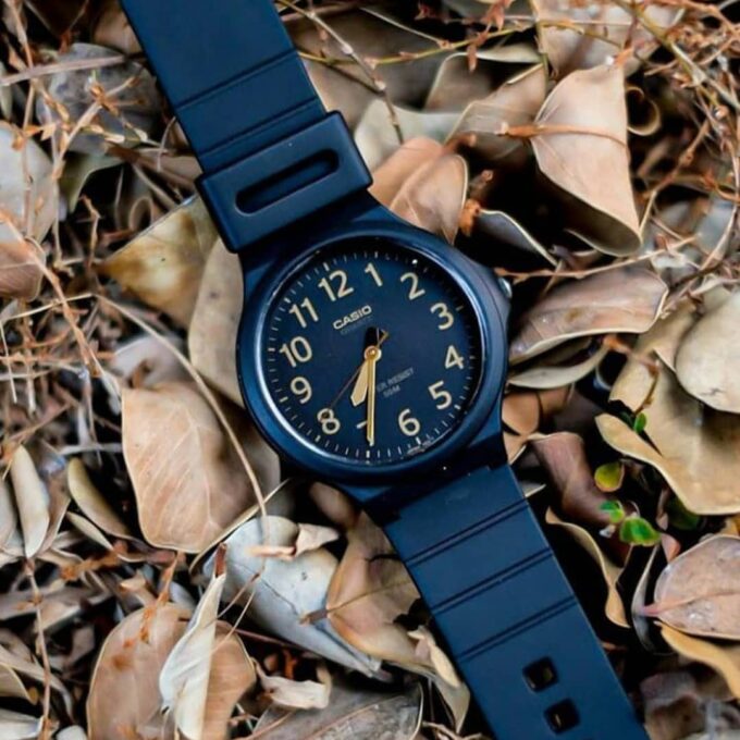 Montre Homme CASIO MW-240-1B2VDF - Bracelet en résine noir - Résistant à l'eau