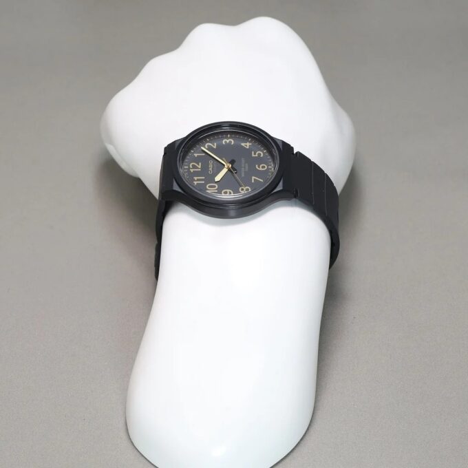 Montre Homme CASIO MW-240-1B2VDF - Bracelet en résine noir - Résistant à l'eau