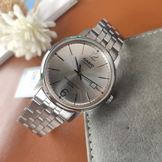 Montre Hommes Casio - MTS-110D-7AVDF- Bracelet en Acier Inoxydable - Dateur - Affichage analogique - Résistant à l'eau - Verre Saphir