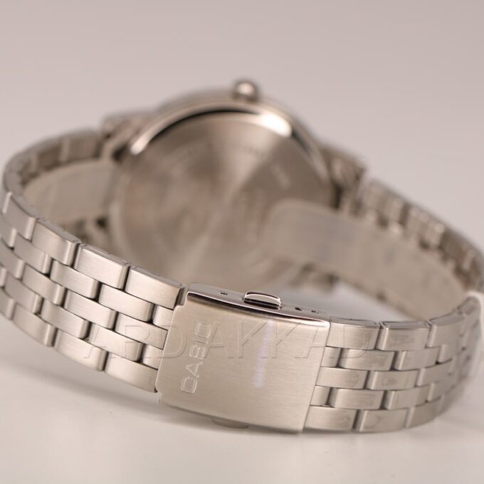 Montre Hommes Casio - MTS-110D-7AVDF- Bracelet en Acier Inoxydable - Dateur - Affichage analogique - Résistant à l'eau - Verre Saphir