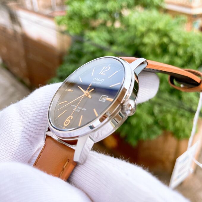 Montre CASIO Homme - MTS-110L-2AVDF - Verre sapphire - Bracelet Marron En Cuir Véritable - Résistante à l'eau - 12 Mois De Garantie