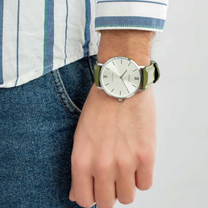 Montre CASIO Homme - MTP-VT01L-3BUDF - Bracelet Vert En Cuir Véritable - Cadran Gris - Résistante à l'eau - 12 Mois De Garantie