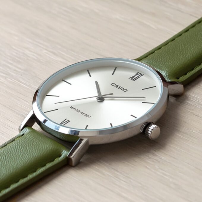 Montre CASIO Homme - MTP-VT01L-3BUDF - Bracelet Vert En Cuir Véritable - Cadran Gris - Résistante à l'eau - 12 Mois De Garantie