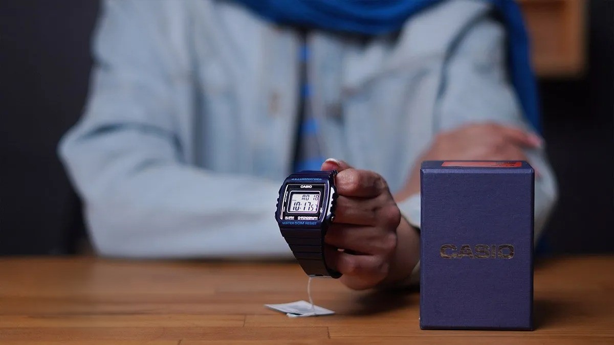 montre-enfant-casio-w-215h-2avdf-bracelet-noir-en-resine-boitier-en-resine-resistante-a-leau-12-mois-de-garantie-w-215h-2avdf